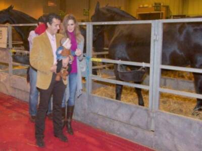 Víctor Puerto y su mujer Noelia, ejercen de papas