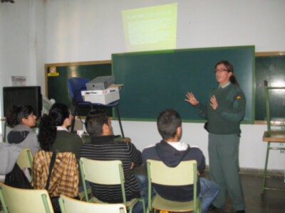 La Guardia Civil alerta a los Adultos sobre el peligro del consumo de drogas.-(Chipiona)