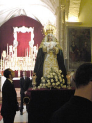  Procesión claustral de la virgen de la Esperanza de la Hermandad de Jesús Nazareno de Alcalá del Río.