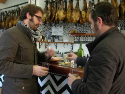 Mosto Paquito abre sus puertas en Pio XII a precios muy asequibles.-(Chipiona)