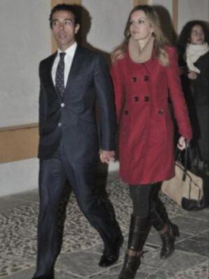 La duquesa de Alba presenta por fin sus memorias con su marido y tres de sus hijos