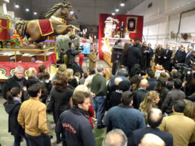 Acto de entronización de la Imagen del Niño Jesús en la carroza del nacimiento de la cabalgata 2012