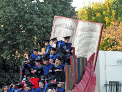 Los Reyes Magos repartieron  ilusión por el barrio de Triana.