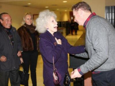 La duquesa de Alba se divierte con imitación que de ella hacen los Morancos 