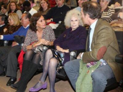 La duquesa de Alba se divierte con imitación que de ella hacen los Morancos