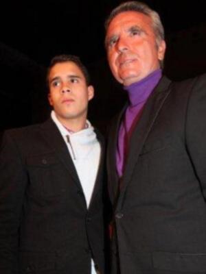 Gloria Camila cumple 16 años sobre la pasarela ante la orgullosa mirada de su padre y su hermano que regreso de Irlanda