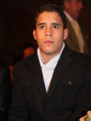 Gloria Camila cumple 16 años sobre la pasarela ante la orgullosa mirada de su padre y su hermano que regreso de Irlanda