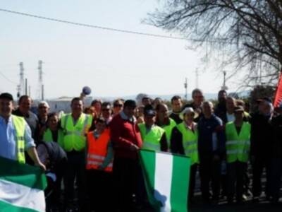 La Coalición partido Andalucista-Compromiso con Lora realizó la marcha reivindicativa por el arreglo de la carretera del veredón