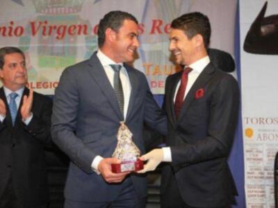 Juan José Padilla premiado ante su vuelta a los ruedos