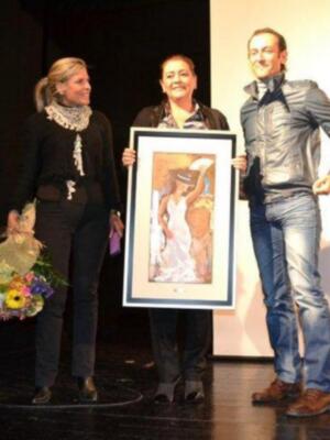 María del Monte recibe un caluroso homenaje del pueblo de Bormujos con motivo del día de la mujer