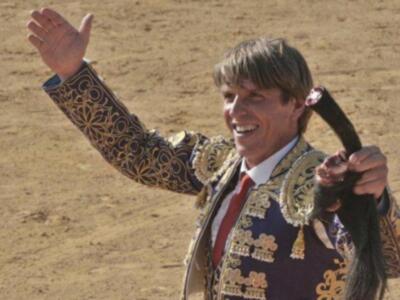 El cordobés celebra el día del padre con sus tres hijos en un festival benéfico