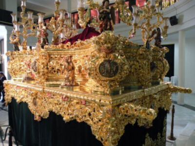 Exposición del  magnífico paso procesional del Cristo de la Vera-cruz de Alcalá del Rio. 