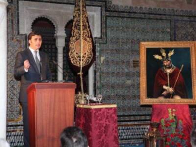 Los duques de Alba asisten al pregón del costalero que dio Rafael Peralta
