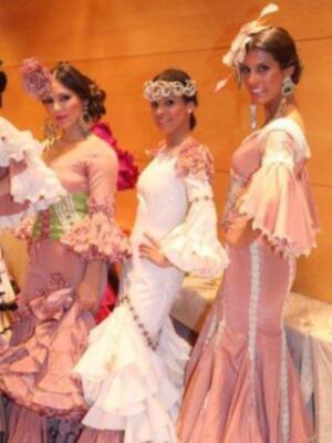 José Fernando ortega apoya a su hermana Gloria Camila en un desfile