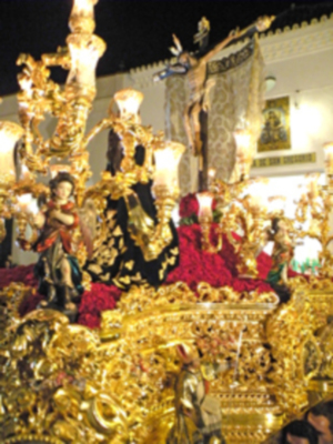 La lluvia da una tregua a la madrugada ilipense, y la Hermandad de la Vera-cruz, estreno su paso y su cuadrilla de romanos.