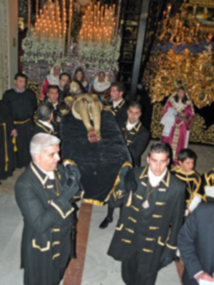 Galería del Descendimiento de Cristo en la Hermandad de la Soledad de Alcalá del Río (Sevilla)