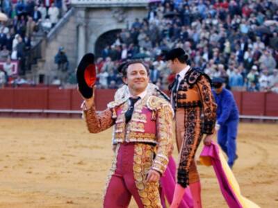 Rafaelillo da una vuelta al ruedo en la de Miura