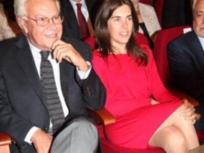 María González acompaña a su padre Felipe González homenajeado en Sevilla al cumplirse el XX aniversario de la inauguración de la expo 92
