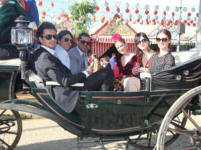 Numerosos personajes conocidos en Feria de Sevilla 2012