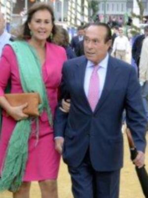 Numerosos personajes conocidos en Feria de Sevilla 2012