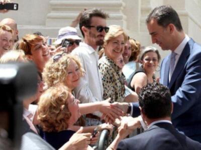 El cariñoso recibimiento al príncipe en Cádiz