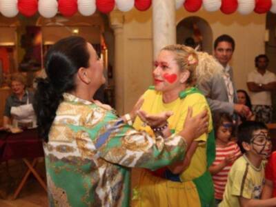 María del Monte Madrina de la Cruz de Mayo benéfica de "proyecto hombre"