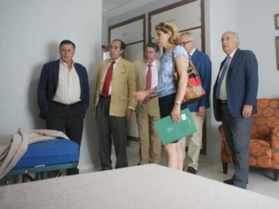Los colegios profesionales del ámbito sanitario conocen la residencia de mayores San Juan de la Palma