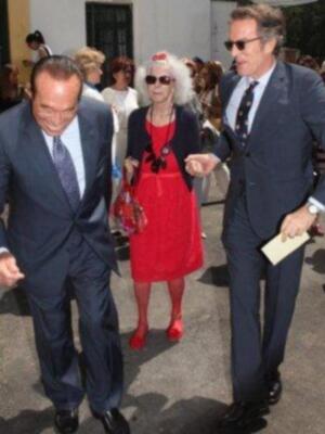 Felipe González reúne a las tres mujeres de su vida en Sevilla, su pareja Mar, su hija María y su nieta Elena