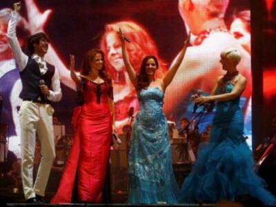 Eva González fan de la copla en el estreno del espectáculo azabache