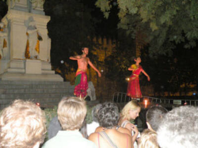 Sevilla.El Histórico Teatro Tascabile di Bérgamo en la Plaza del Triunfo.