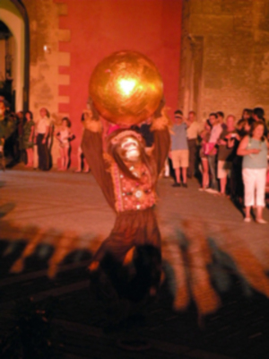 Sevilla.El Histórico Teatro Tascabile di Bérgamo en la Plaza del Triunfo.