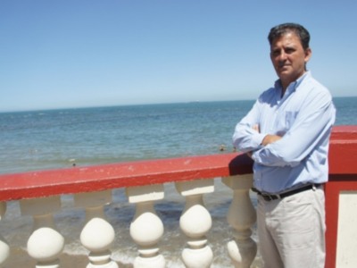 "La última noche", libro más vendido del verano en las playas de Cádiz y Huelva