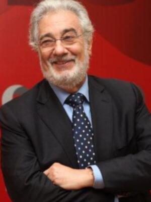 Los duques de Alba, Naty Abascal, Ana María Abascal y Alejandra Ortiz Osborne y su marido Joaquín Buendía, en el estreno de placido domingo en la maestranza 