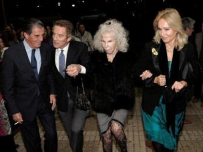 Los duques de Alba, Naty Abascal, Ana María Abascal y Alejandra Ortiz Osborne y su marido Joaquín Buendía, en el estreno de placido domingo en la maestranza