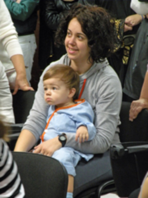 El cartero Real de las Hermandades de víspera visito el Hospital Macarena