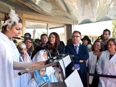 Niña Pastori Cartero Real emisario de los Reyes Magos en Hospital Infantil de Sevilla