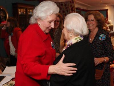 La Infanta Pilar inaugura el rastrillo en Sevilla ante la ausencia de la duquesa de Alba