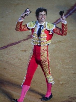 El Juli reaparece en Olivenza y sale por la puerta grande