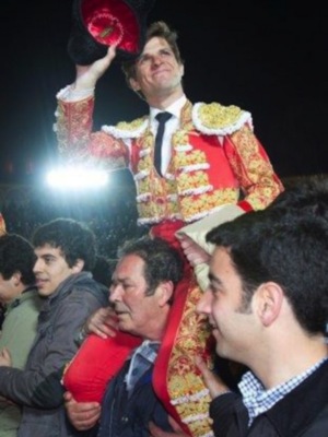 El Juli reaparece en Olivenza y sale por la puerta grande