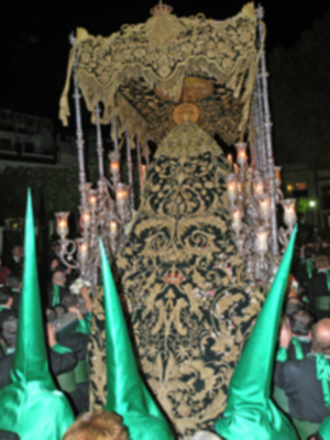 Esplendor de Jueves Santo en la Hermandad de la Vera-cruz de Alcalá del Río
