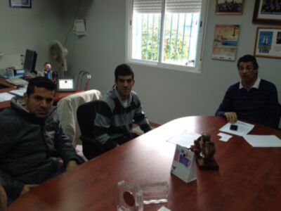 Agustín Lorenzo garantiza el apoyo municipal al nuevo club Triatletas de Caepionis(Chipiona) 