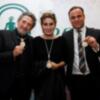 Estrella Morente acompañada de Javier Conde dedica su Medalla de Andalucía al guitarrista Paco de Lucía