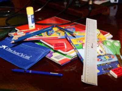 Alumnos de Chipiona en riesgo de exclusión accederán a lotes de material escolar gracias a La Caixa y Diputación de Cádiz 