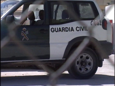 Diputación y Dirección General sustituirán la valla y las puertas exteriores del cuartel de la Guardia Civil de Chipiona