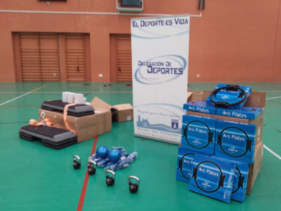 Deportes recibe de la Diputación nuevo material deportivo para el programa el movimiento es vida valorado en 1.800 euros.(Chipiona)
