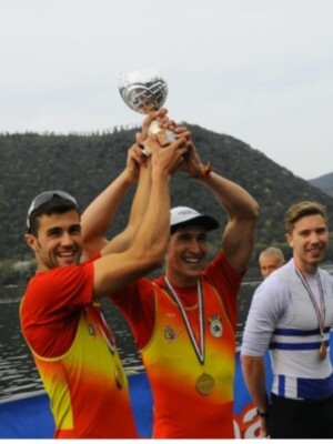 Álvaro Romero, doble campeón del Memorial Paolo D'Aloja de remo