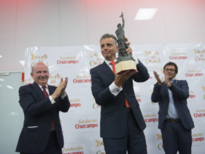 FUNDACIÓN CRUZCAMPO ENTREGA EL PREMIO BALUARTE DEL CARNAVAL 2016 A RAFAEL “FALY” PASTRANA