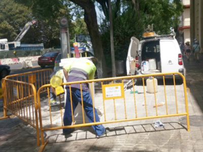 Obras a la puerta del teatro de la Maestranza de Sevilla.