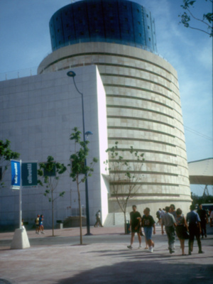 Pabellones y edificios de la Exposición Universal  (1992) existentes en 2016 en la calle José de Gálvez.
