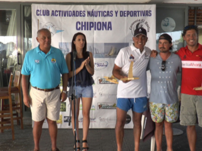 Santiago Nieto y Rafael Martín-Prat con Adrian Patrón, se proclaman campeones autonómicos de Catamarán en aguas de Chipiona